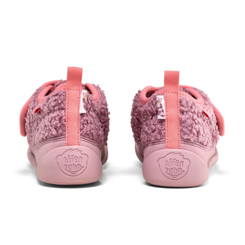 Weicher AFFENZAHN Hausschuh in Otter-Optik, perfekt für kalte Tage im Haus