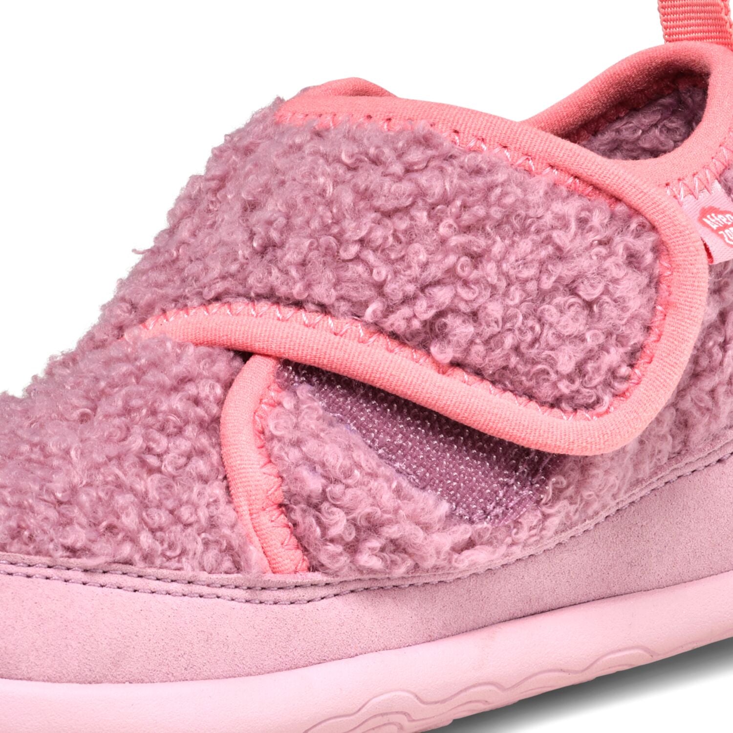 Stylischer AFFENZAHN VEGAN FLEECY - OTTER Hausschuh mit rutschfesten Sohle für sicheren Halt