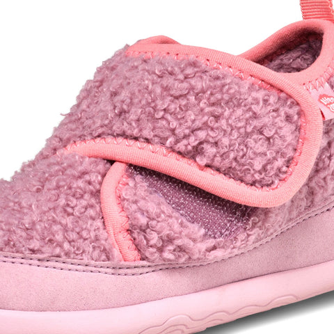 Stylischer AFFENZAHN VEGAN FLEECY - OTTER Hausschuh mit rutschfesten Sohle für sicheren Halt