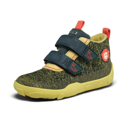 Seitenansicht: AFFENZAHN Sneaker KNIT HAPPY RAUPE, gestricktes Obermaterial, Klettverschluss, gelbe Sohle.