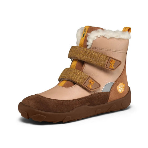 Seitenansicht des AFFENZAHN TEX Stiefels Leder WINTY Pony, braun/beige, Fellrand, Klettverschluss, gelbes Logo.