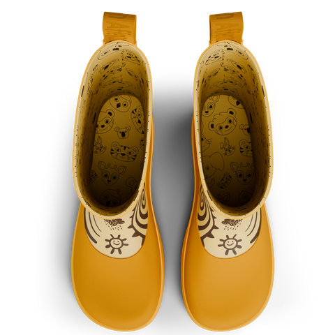 AFFENZAHN Gummistiefel Vegan Plashy TIGER – gelb/braun, Ansicht von oben, zwei Stiefel mit Innenmotiven von Tiergesichtern.