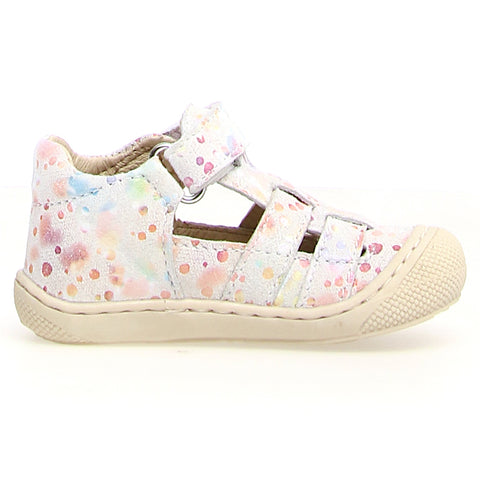  Side view of NATURINO HALBSANDALE BEDE - WEISS / FANTASY showcasing the comfortable and breathable design for children 