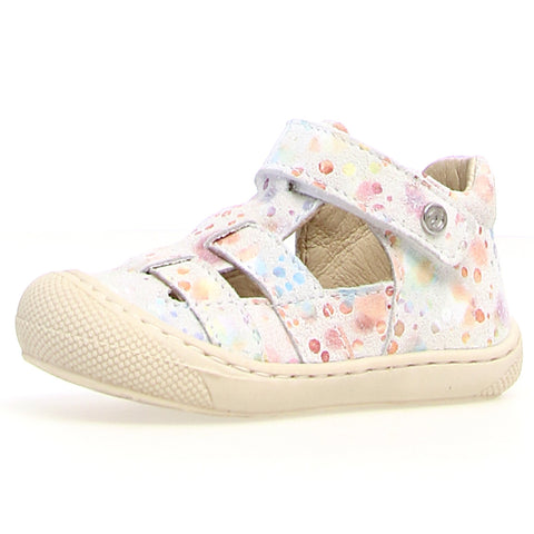  Close up of NATURINO HALBSANDALE BEDE - WEISS / FANTASY showing the intricate details on the straps and sole 