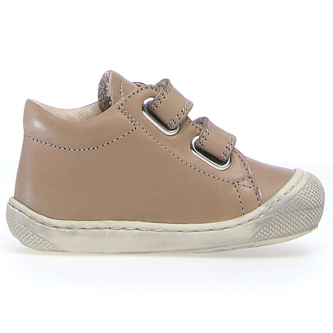  Side view of the NATURINO Halbschuh COCOON - taupe / helle Sohle highlighting the comfortable and supportive design
