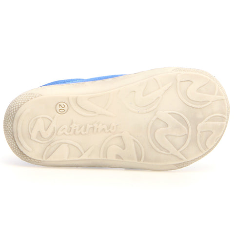  Close-up of NATURINO Halbschuh COCOON in ultrablau and lime colors, showing the high-quality Velour material and sturdy construction for active kids