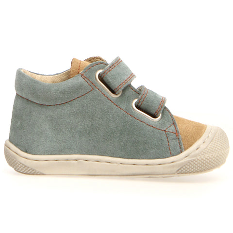 Side view of the sand-colored NATURINO Halbschuh COCOON, featuring a durable sole and adjustable strap for a secure fit