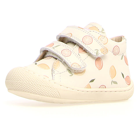 NATURINO Halbschuh COCOON - créme / Sommerfrüchte - a cream-colored shoe with summer fruit design on the side, perfect for the warm season