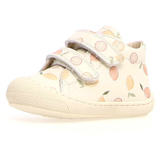 NATURINO Halbschuh COCOON - créme / Sommerfrüchte - a cream-colored shoe with summer fruit design on the side, perfect for the warm season