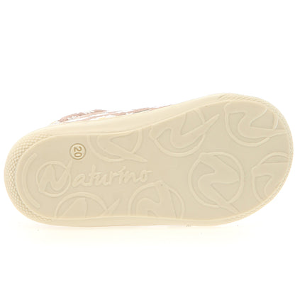 Atmungsaktiver und strapazierfähiger Kinderschuh aus hochwertigen Materialien