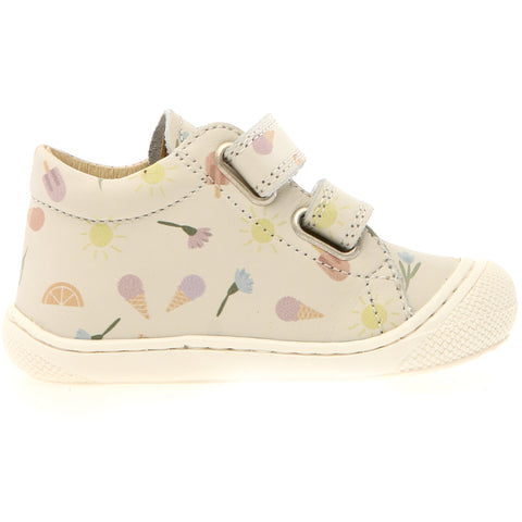 Schöner Naturino Halbschuh in cremefarbener Farbe für den Sommer