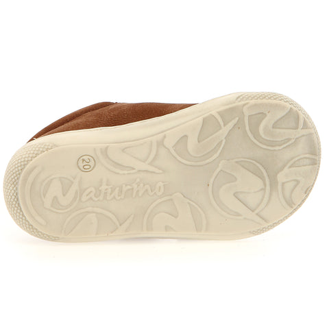 Detailansicht der Schnürung und der Ziernähte des Halbschuhs