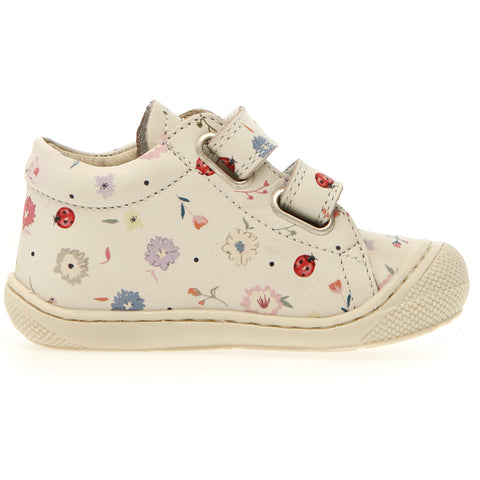  Leichter Halbschuh in créme mit niedlichem Streublumendesign 