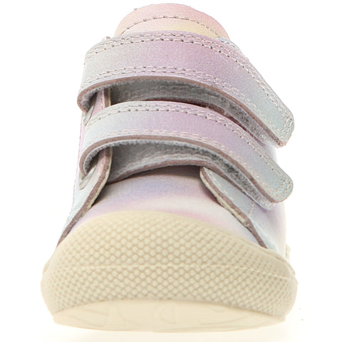  Bequemer und strapazierfähiger Kinderschuh in Creme mit irisierendem Effekt 