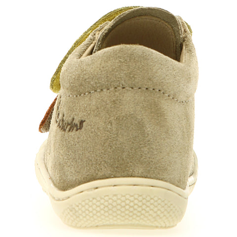 Modischer Halbschuh mit rutschfester Sohle für aktive Kinder