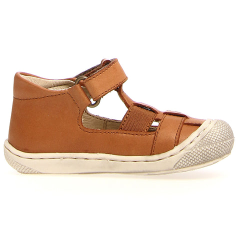 Side view of NATURINO HALBSANDALE LANGEN - COGNAC sandal with flexible rubber sole