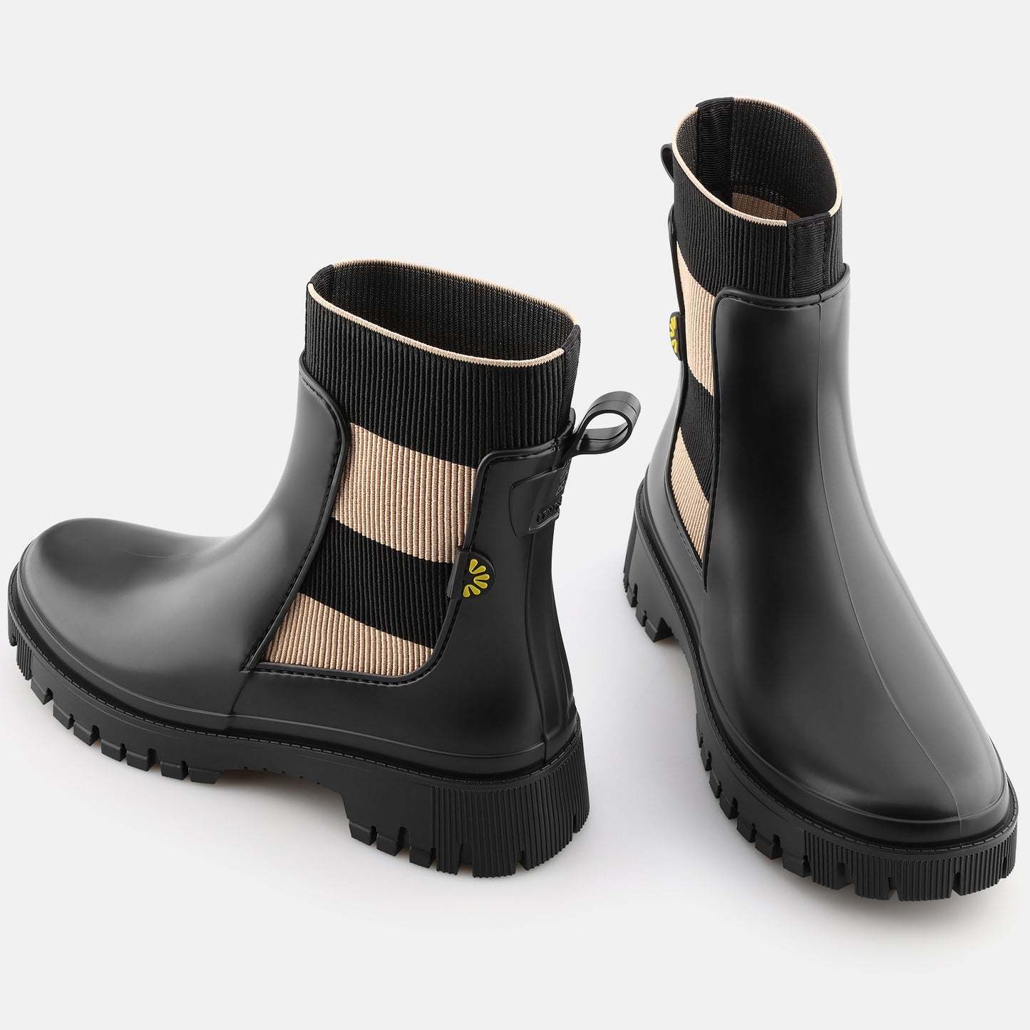 Detailaufnahme der wasserdichten Lemon Jelly Gummistiefel Selena in den Farben schwarz und beige