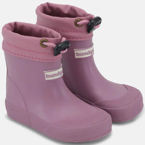 Cover your feet with the BUNDGAARD Barfuß Gummistiefel in malve color