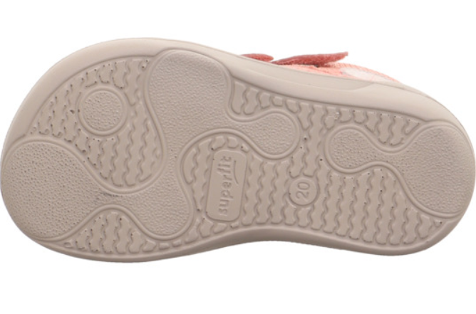 Atmungsaktives Material und rutschfeste Sohle für Komfort und Sicherheit