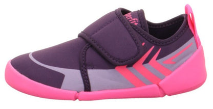 Blick auf den SUPERFIT Hausschuh VENTI 6702-85 in lila / pink, ideal für bequemen Komfort zu Hause