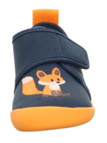 Detailaufnahme des blauen SUPERFIT Hausschuh VENTI 6700-80 mit Fuchs-Design und bequemer Passform