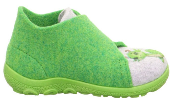 Blick auf den bunten SUPERFIT Hausschuh HAPPY 6291-700 in Apfelgrün, verziert mit Dino-Print für kleine Abenteurer