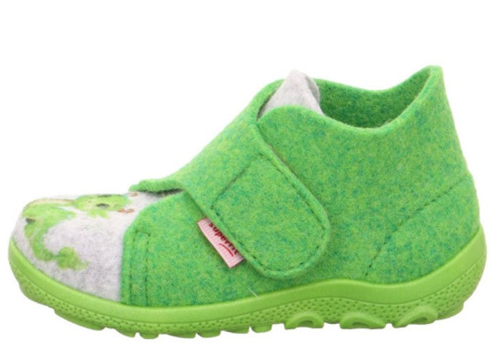 Naheaufnahme des SUPERFIT Hausschuh HAPPY 6291-700, farbenfrohes Design in Apfelgrün mit Dino-Details für Kinder