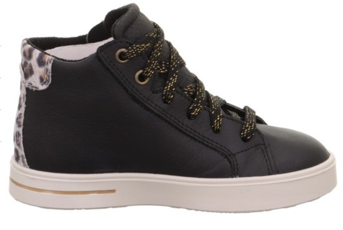 Komfortabler GORE-TEX Knöchelschuh mit modischem Leopardenmuster für urbanen Stil bei jedem Wetter