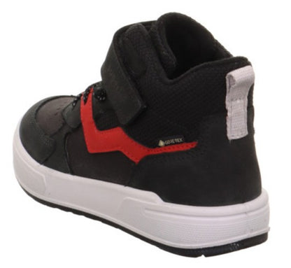 Sportlicher SUPERFIT MAVERICK 103-00 Kinderschuh aus robustem Material mit Gore Tex in Schwarz und Rot