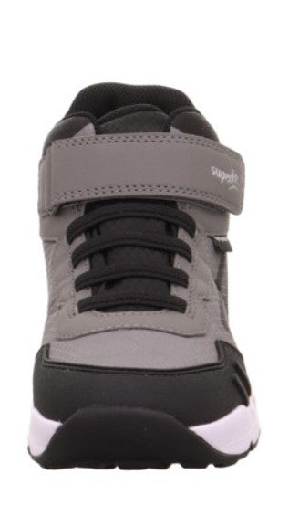 Nahaufnahme des wasserdichten Obermaterials des SUPERFIT SYMPATEX Knöchelschuh FREE RIDE 570-20 in grau / schwarz