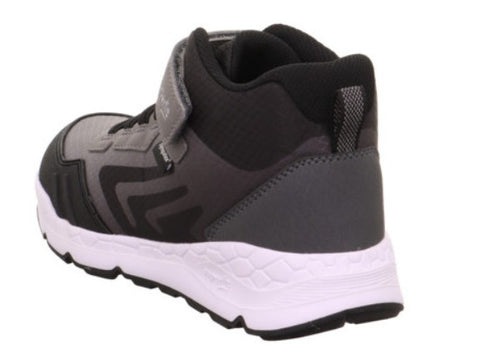 Detaillierte Ansicht des Schnürsystems und der verstärkten Zehenpartie des SUPERFIT SYMPATEX Knöchelschuh FREE RIDE 570-20