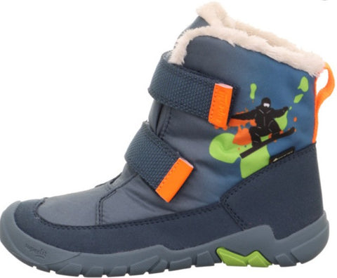 Detailaufnahme des SUPERFIT GORE TEX Barfußschuh TRACE 6041/802 mit atmungsaktivem GORE TEX Material in Blau und Orange