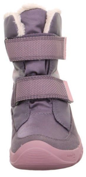 Nahaufnahme der robusten Sohle des Superfit TRACE 6041-85 Barfußschuhs in lila und altrosa