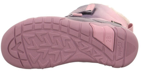 Gesamtbild des leichten, wasserdichten Superfit GORE TEX Stiefels TRACE 6041-85 in lila und altrosa