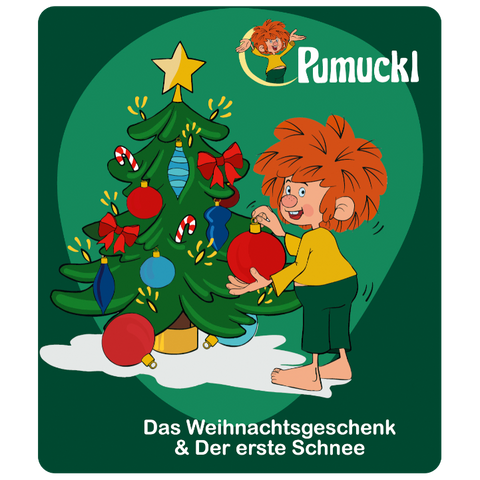 Vorderansicht einer TONIES Figur: Pumuckl schmückt einen grünen Weihnachtsbaum; orange Haare, gelbes Hemd, rote Kugeln.