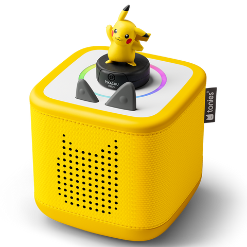Vorderansicht des gelben TONIES Toniebox 2 Starterset mit Pikachu-Figur; graue Bedienelemente und TONIES-Label