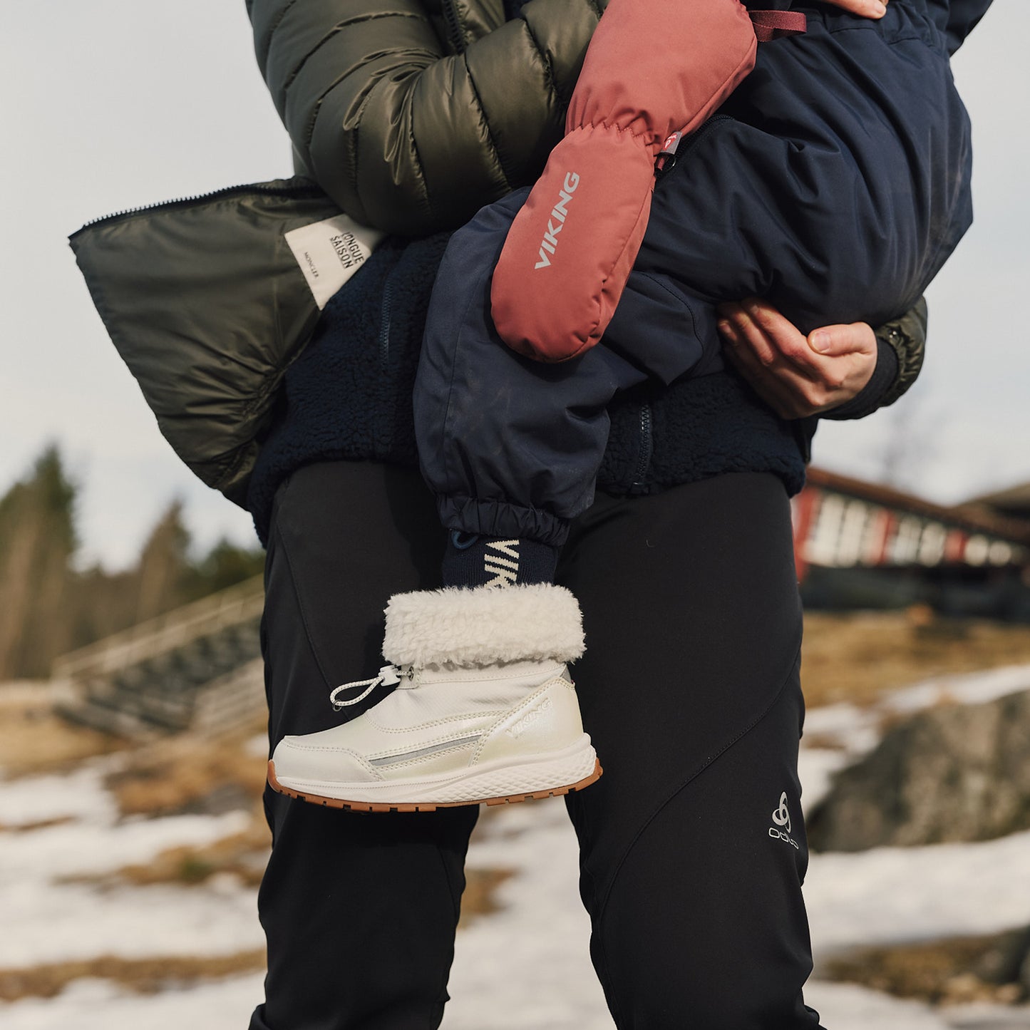 Wasserdichter VIKING TEX Stiefel EQUIP SHINE WARM WP PULL-ON in Weiß, perfekt für winterliche Bedingungen