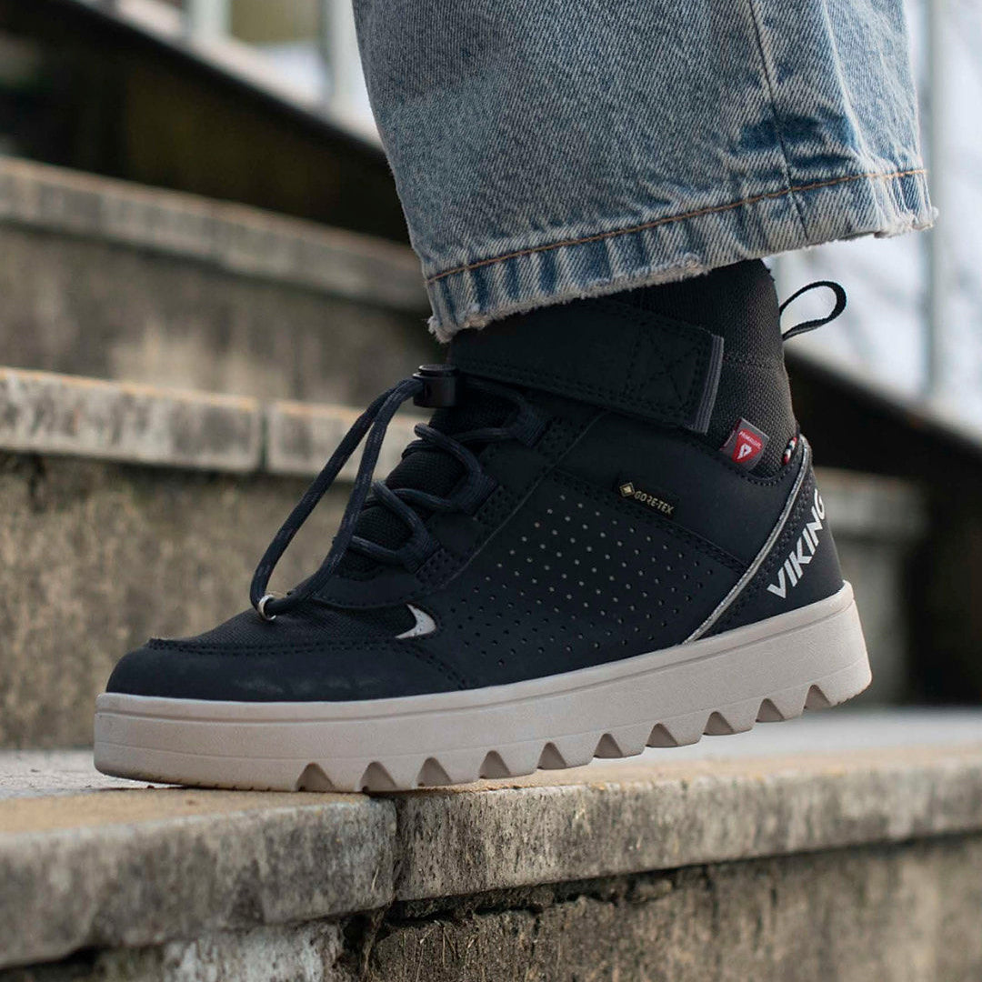 VIKING FLEEK WARM GTX 1V Knöchelschuh in Schwarz mit atmungsaktivem GORE-TEX Schutz und komfortabler Passform