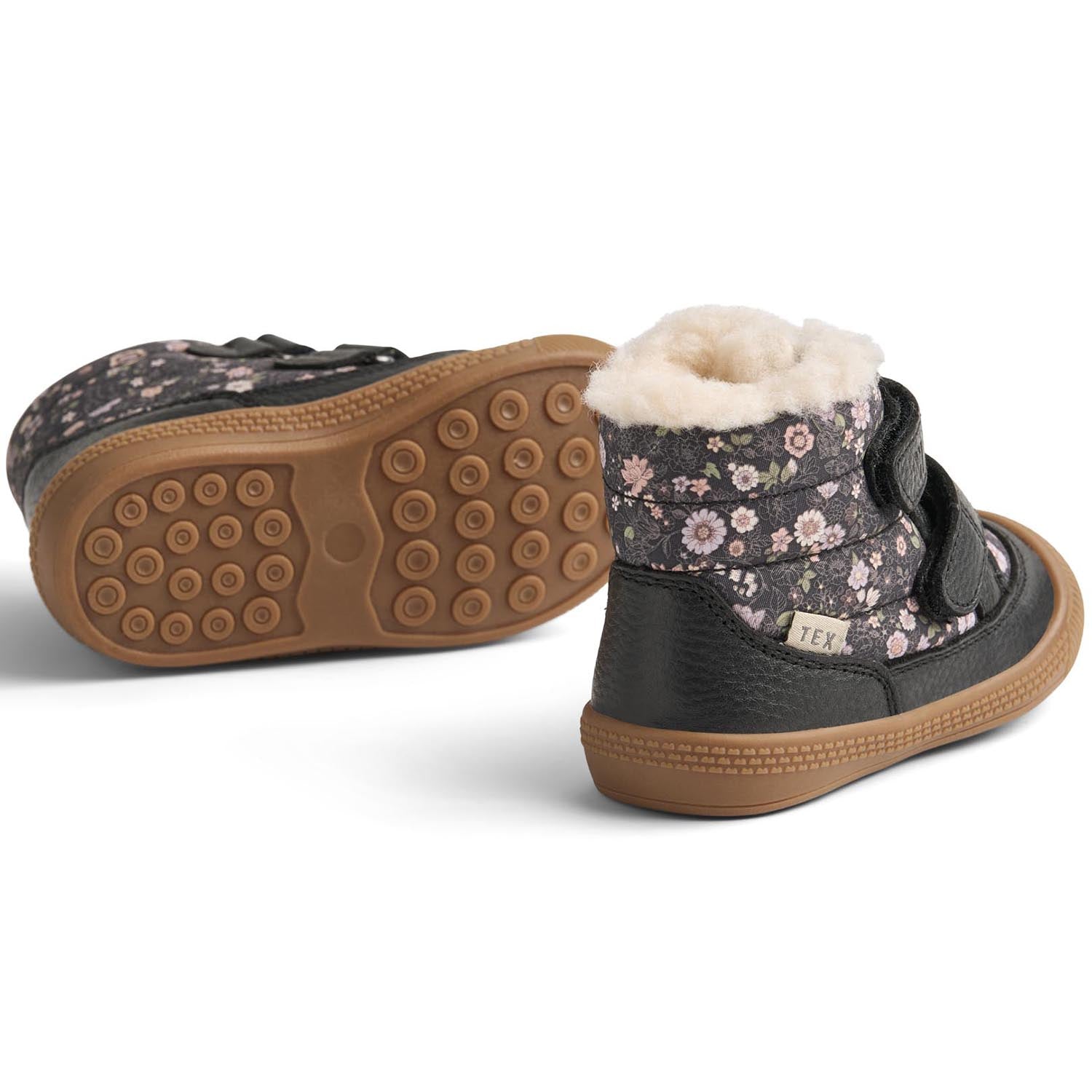 Hochwertige schwarze WHEAT TEX Stiefel DAXI WF512k-02 mit winterlichem Blumenmuster, ideal für kalte Tage