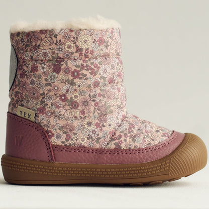 Vorderansicht des eleganten WHEAT TEX DELANEY Stiefels in altrosa mit winterblumenmuster, perfekt für kalte Tage