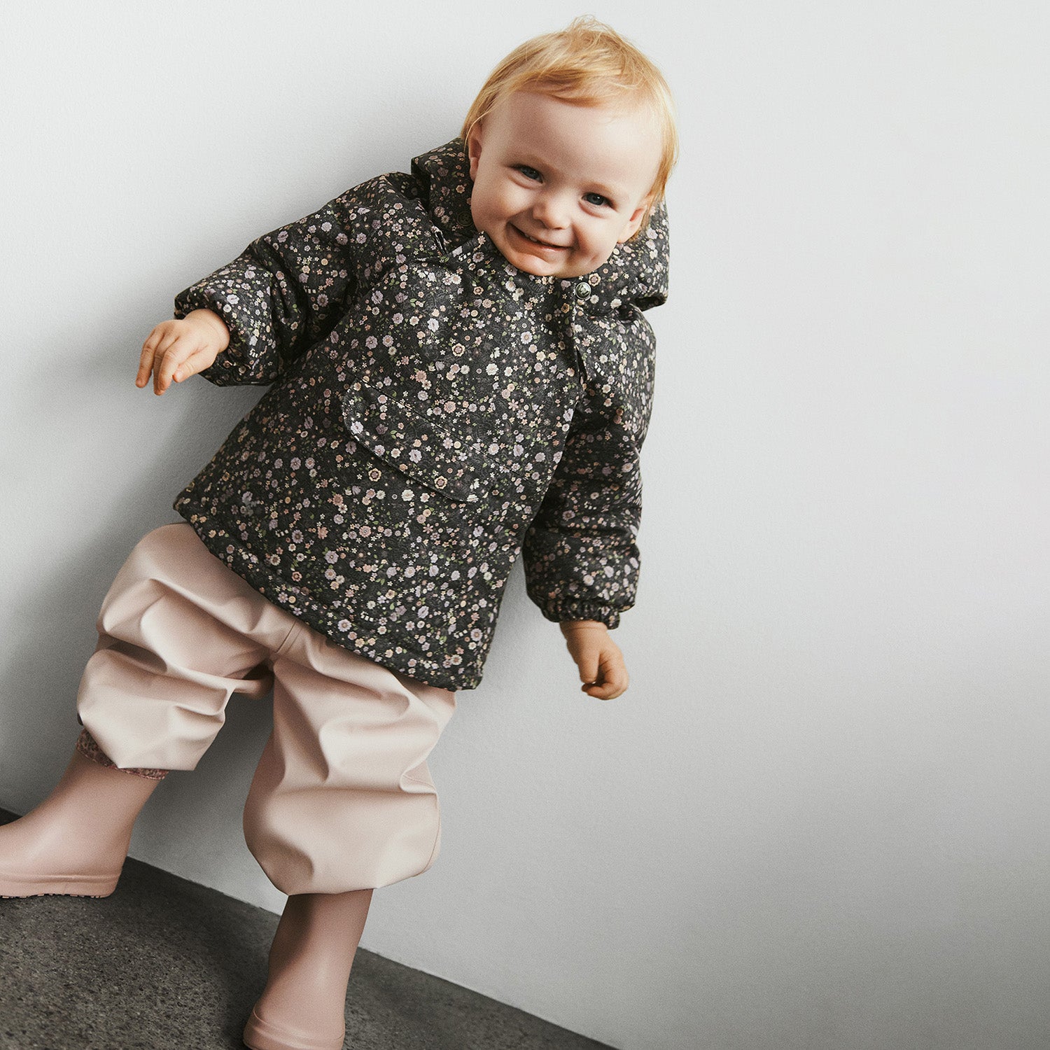 Bequeme rosa Gummistiefel WHEAT Barefoot Rubber ZERRO mit thermischer Isolierung für optimalen Schutz