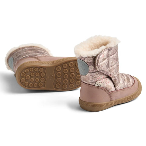 Seitenansicht der WHEAT Stiefel Delaney WF389-02 in Altrosa mit Blümchenmuster und flauschigem Innenfutter.
