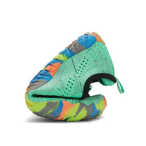 Seitenansicht des SAGUARO Barfußschuh KID SMART Mint/Multi; mintgrünes gestricktes Obermaterial, bunte Sohle.