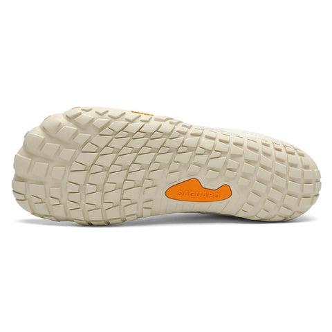 SAGUARO Barfußschuh SMART – Unteransicht; créme/beige, orangefarbenes SAGUARO-Logo, blockiges Sohlenprofil.