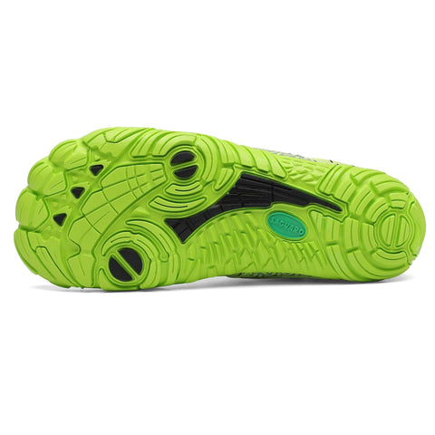 Detailaufnahme der SAGUARO Barfußschuh FREE I in Neongrün; grüne Sohle mit schwarzen Akzenten und SAGUARO-Logo.