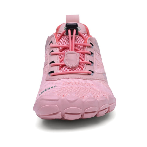 Vorderansicht der SAGUARO Barfußschuh FREE I rosa; Mesh-Obermaterial, pinke Schnürung, profilierte Sohle.