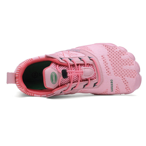 Ansicht von oben: SAGUARO Barfußschuh FREE I in Rosa, Mesh-Obermaterial, SAGUARO-Logo seitlich sichtbar.