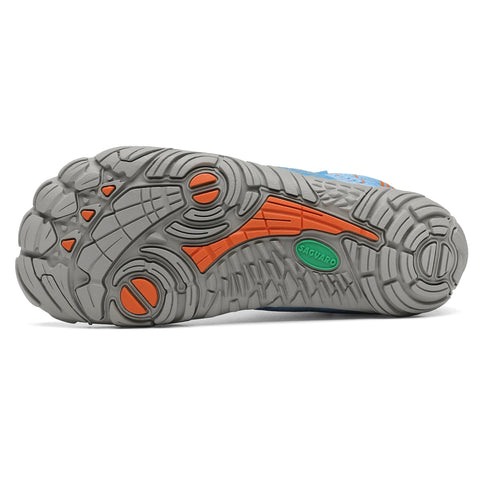 Unterseite des SAGUARO Barfußschuh FREE I – graue Gummi-Sohle mit orange Akzenten und grünem SAGUARO-Logo