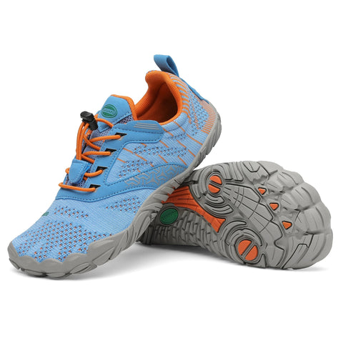 Seitenansicht eines Paares SAGUARO Barfußschuh FREE I in blau/orange; blaue Oberseite, orange Akzente und graue Sohle.