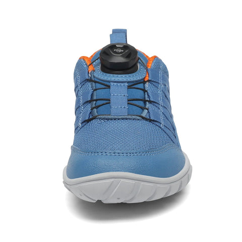 Vorderansicht des SAGUARO Barfußschuh BOA KID FORESTEP I in blau/orange; blaues Obermaterial, BOA-Drehverschluss sichtbar.